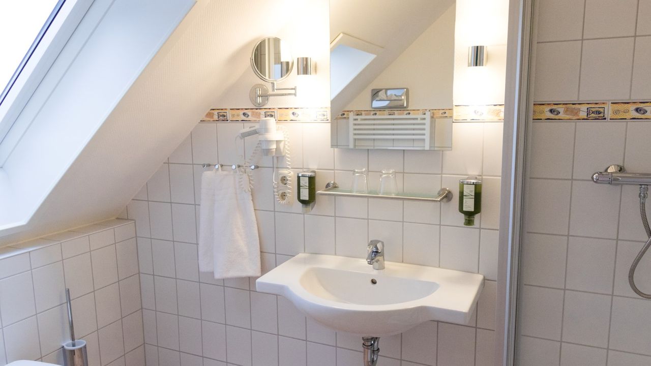 renoviertes Badezimmer renoviertes Badezimmer